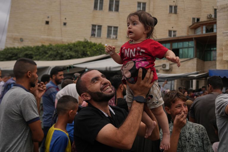 Ισραήλ: Εντός 24 ωρών από την έγκριση της συμφωνίας η απελευθέρωση των ομήρων – Πανηγυρισμοί και ελπίδα
