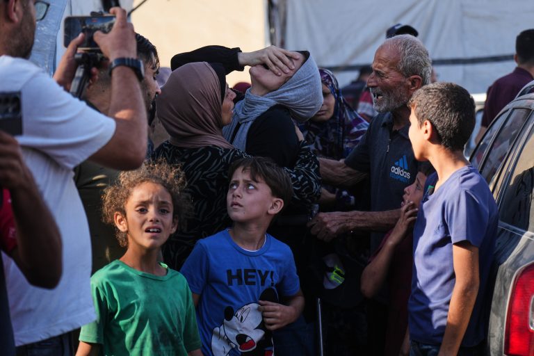 Με απόρριψη του σχεδίου Τραμπ απειλεί η Χαμάς ενώ συνεχίζεται η αιματοχυσία στη Γάζα