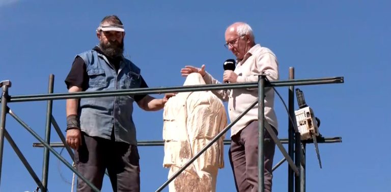 Γρεβενά: Κάνουν ξυλόγλυπτα από ξεραμένα δέντρα