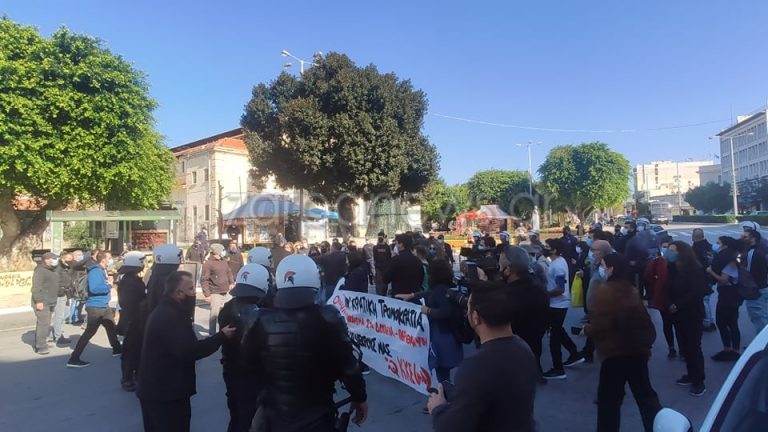Την Τετάρτη η δίκη οκτώ πολιτών που συμμετείχαν σε συγκέντρωση κατά τη διάρκεια του κορονοϊού – Ψήφισμα και κάλεσμα σε συγκέντρωση διαμαρτυρίας