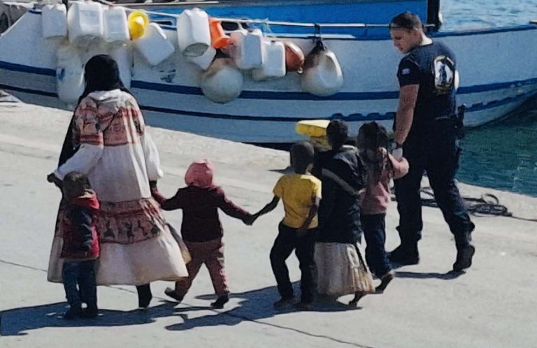 Νέα επιχείρηση διάσωσης μεταναστών σε λέμβο ανοιχτά της Ιεράπετρας – Μεταφέρθηκαν στο κλειστό γήπεδο