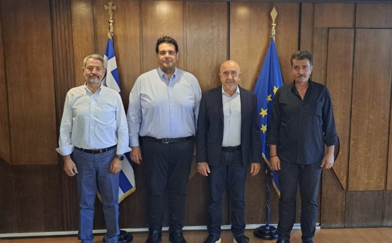 Συνάντηση Δημάρχου Σφακίων με τον Υπουργό Εσωτερικών, για σημαντικά αναπτυξιακά έργα