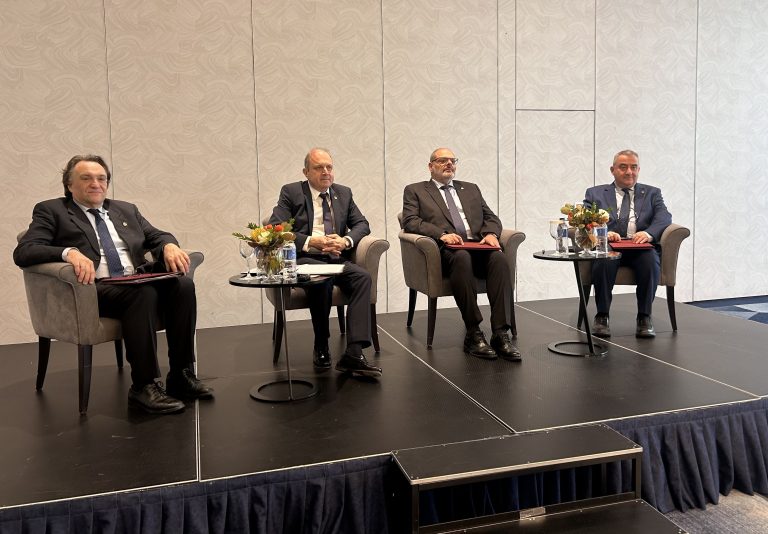 Θεσσαλονίκη: Το ΑΠΘ ιδρύει 16 ξενόγλωσσα προπτυχιακά προγράμματα σπουδών και ξεκινά εξετάσεις με tablets