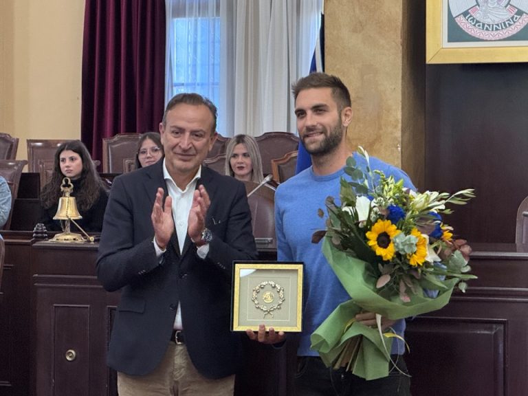 Ο Δήμος Ιωαννιτών τίμησε τον Στέφανο Ντούσκο