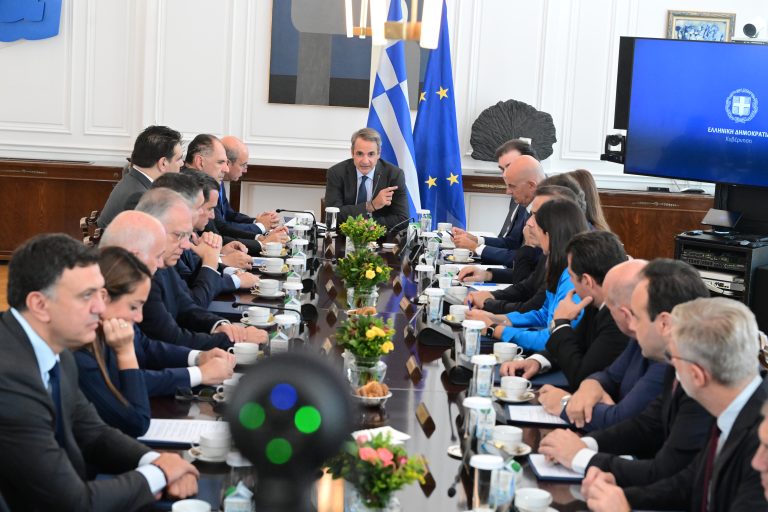 Υπουργικό συμβούλιο: Στο επίκεντρο η ενσωμάτωση του ΟΠΕΚΕΠΕ στην ΑΑΔΕ – Ομιλία Μητσοτάκη στο υπουργείο Άμυνας