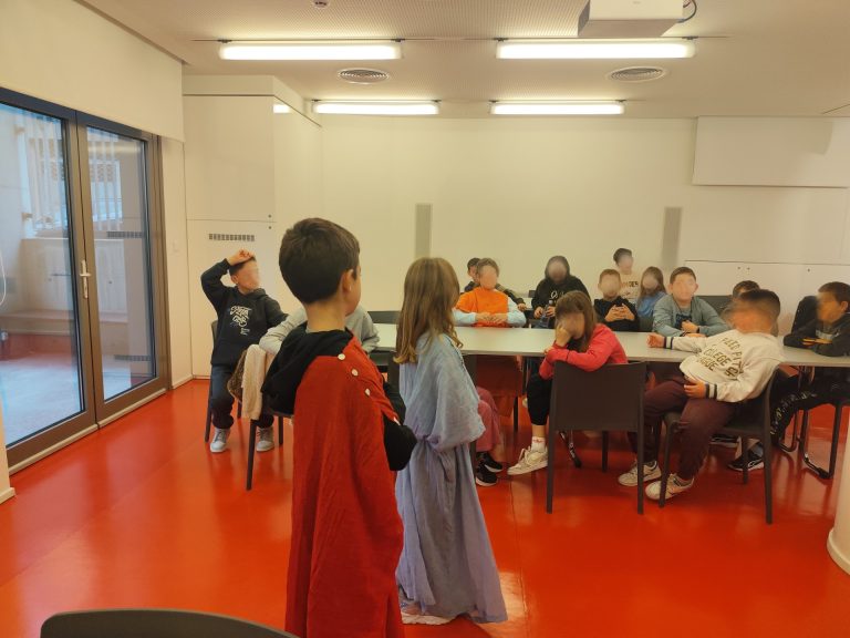 Βιβλιοθήκη Καλαμπάκας: Ταξίδι στην ενδυμασία της αρχαίας Ελλάδας