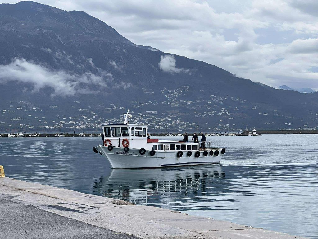 Καλαμάτα: 63 πρόσφυγες και μετανάστες διασώθηκαν από κρουαζιερόπλοιο – Είχαν αποπλεύσει από την Αττάλεια με προορισμό την Ιταλία