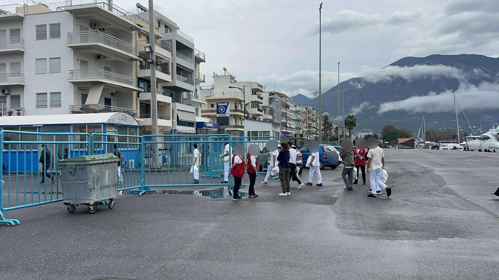 Καλαμάτα: 63 πρόσφυγες και μετανάστες διασώθηκαν από κρουαζιερόπλοιο – Είχαν αποπλεύσει από την Αττάλεια με προορισμό την Ιταλία