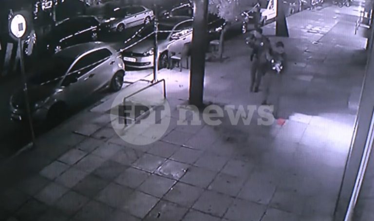 Καλλιθέα: Δύο τραυματίες σε συμπλοκή 50χρονου με αστυνομικούς – Βίντεο ντοκουμέντο από τις κινήσεις του δράστη