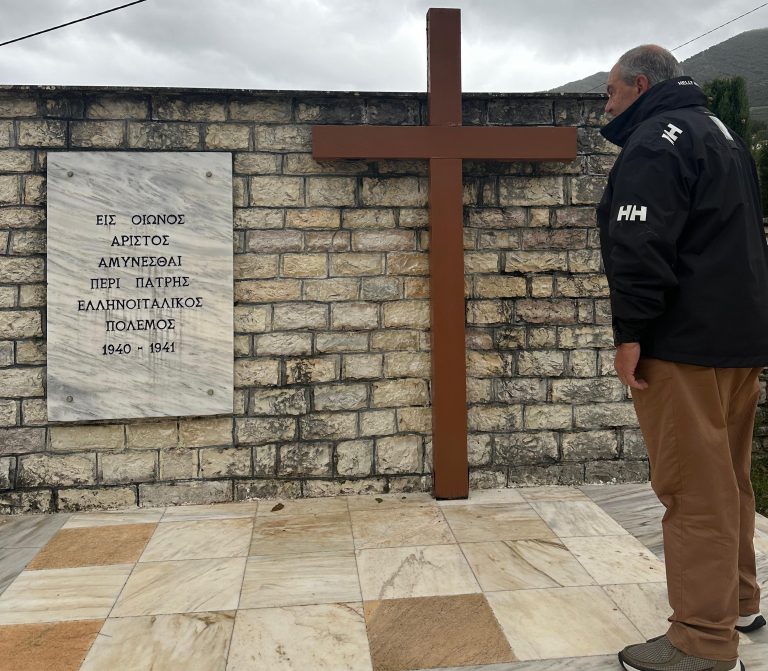 Στη Βόρεια Ήπειρο ο Κ. Καραμανλής: Απέτισε φόρο τιμής στα μνημεία πεσόντων Ελλήνων στρατιωτών