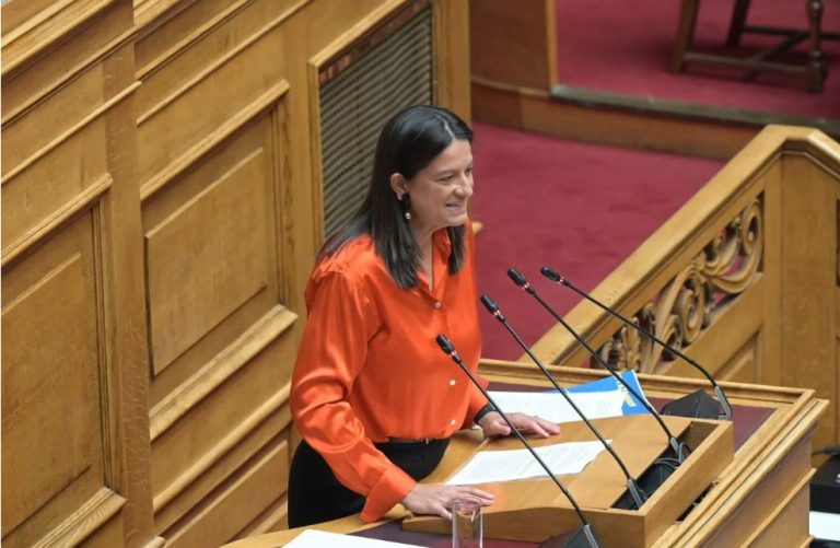 Κεραμέως: Με ευρεία πλειοψηφία υπερψηφίστηκαν τα μισά άρθρα του εργασιακού ν/σ παρά τις μεγάλες κοινοβουλευτικές αντιδράσεις