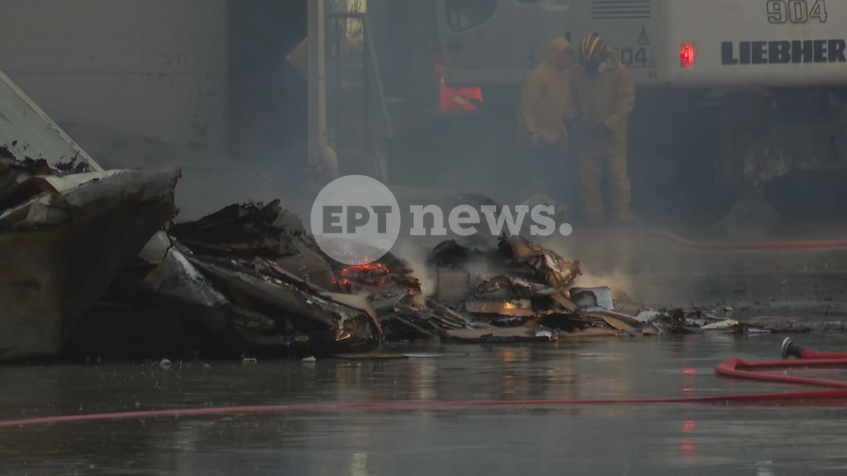 Κέρκυρα: Αφόρητη δυσοσμία μετά την πυρκαγιά στην αποθήκη τροφίμων – Εκατοντάδες καταγγελίες προς τους φορείς