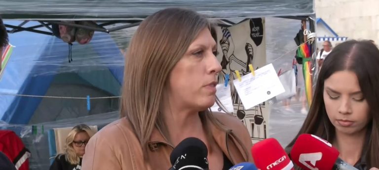 Διαψεύδει η Ζωή Κωνσταντοπούλου ότι υπέβαλε αίτημα αναβολής της εκταφής του γιου του Πάνου Ρούτσι