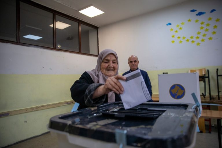Σερβία-Κόσοβο: Καμία πολιτική δύναμη δεν κυριάρχησε στις δημοτικές εκλογές – Θρίαμβος της «Σερβικής Λίστας» στους σερβικούς δήμους