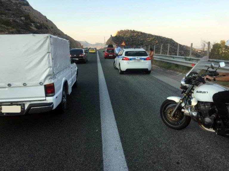 Η πρώτη εφαρμογή της υποτροπής από το νέο ΚΟΚ – Γυναίκα πιάστηκε 2 φορές μέσα σε 4 μέρες να οδηγεί στη Λωρίδα Έκτακτης Ανάγκης
