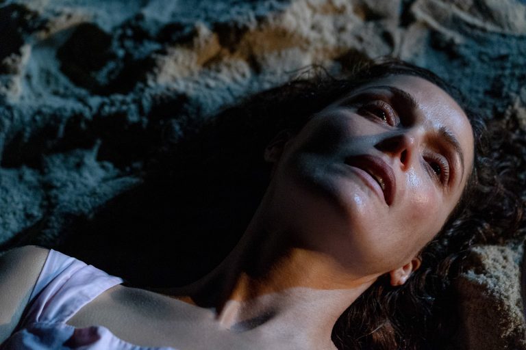 Mary Bronstein: «Ήθελα να δείξω μια γυναίκα που δεν ξέρει πως να γλιτώσει, και κανείς δεν τη βοηθά»