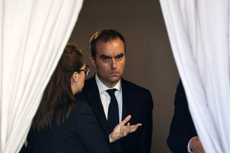 Γαλλία: Καμία εξέλιξη από τη συνάντηση Λεκορνί – Σοσιαλιστικού Κόμματος