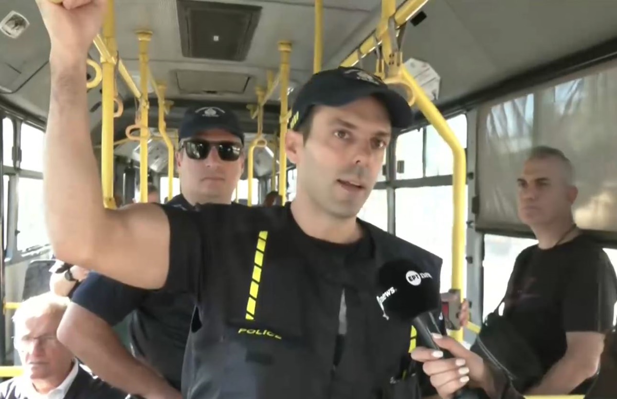 Επι ποδός η ΕΛ.ΑΣ. μετά τις επιθέσεις σε Μετρό και λεωφορεία – Η κάμερα του EΡΤnews στη γραμμή Β10 μαζί με στελέχη της ομάδας «Αριάδνη»
