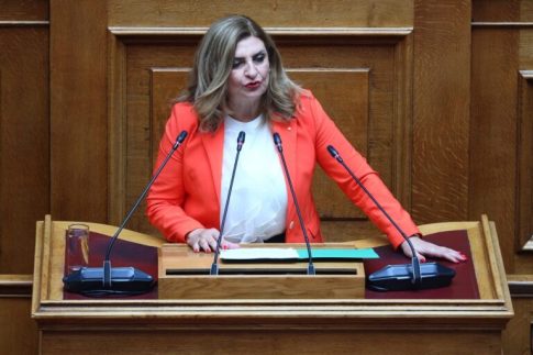 «Γενέθλια Γη»: Εγκαίνια έκθεσης της Έφης Σούτογλου <strong>στο Διαχρονικό Μουσείο Λάρισας</strong>