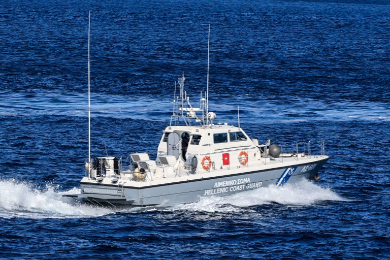 Φωτιά σε ιστιοπλοϊκό στη Στενή Βάνα Αλοννήσου