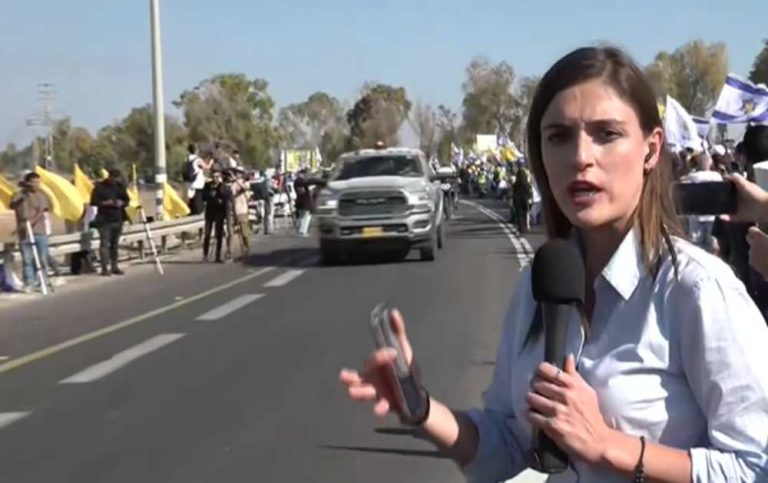 Live – Σε ισραηλινό έδαφος οι 7 όμηροι, οι πρώτες εικόνες – Σε εξέλιξη το 2ο κύμα απελευθέρωσης – Τo ΕΡΤnews στην καρδιά των γεγονότων
