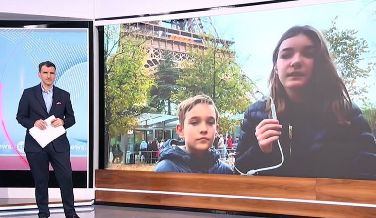 «Επικράτησε πανικός»: Τι λένε στο ΕΡΤnews τα δύο Eλληνόπουλα που βρίσκονταν στο Λούβρο κατά τη διάρκεια της ληστείας
