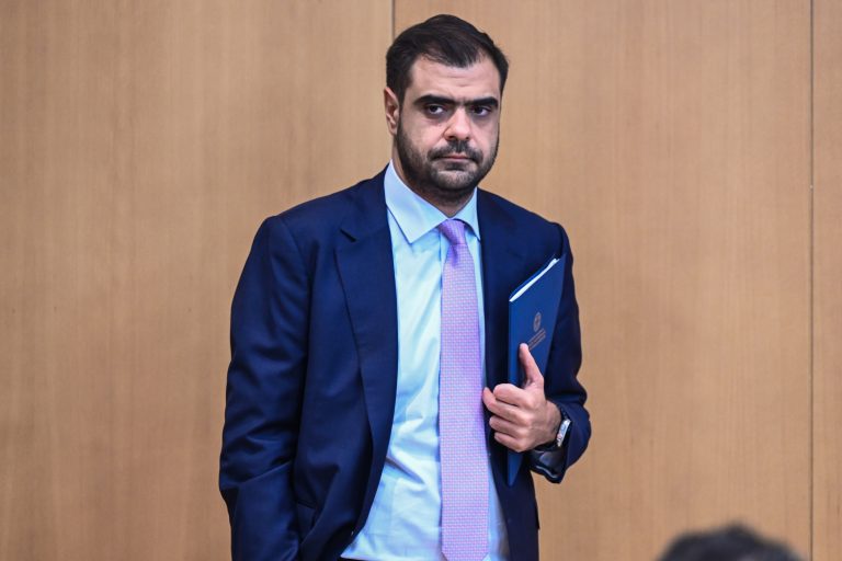 Π. Μαρινάκης: Θα συμφωνήσει το ΠΑΣΟΚ στο να διαφυλαχθεί ο ιερός συμβολισμός του μνημείου του Αγνώστου Στρατιώτη μακριά από διαδηλώσεις και διαμαρτυρίες;