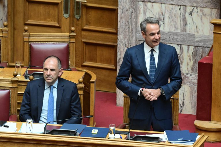 Μητσοτάκης σε ΣΥΡΙΖΑ: Υπερασπίζεστε την πολιτική Τσίπρα ο οποίος σας άφησε στα κρύα του λουτρού