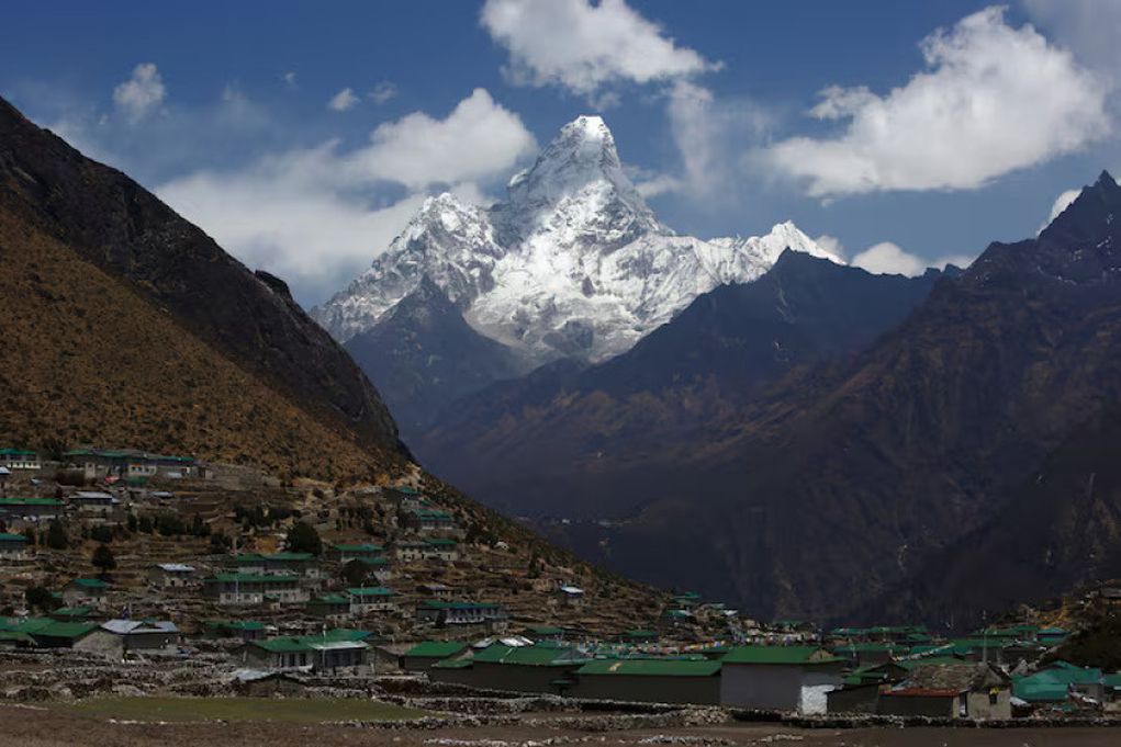 mount-ama-dablam-nepal