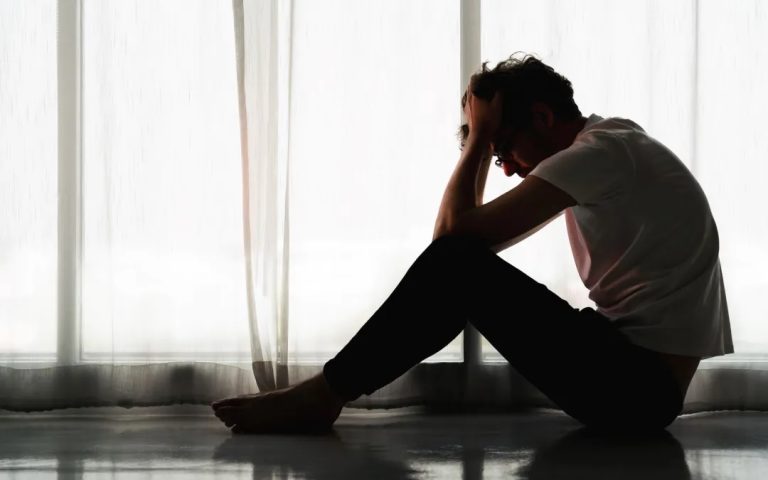 Έρευνα: Γιατί οι 30άρηδες δεν φεύγουν από το πατρικό – Νέοι, γονείς, παράγοντες της αγοράς, εκπρόσωποι κομμάτων και ψυχολόγοι μίλησαν στο ΕΡΤnews Radio 105.8 (audio)