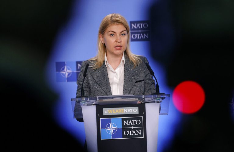 Η πρέσβης της Ουκρανίας στις ΗΠΑ χαιρετίζει τις κυρώσεις που επέβαλε o Τραμπ στη Ρωσία