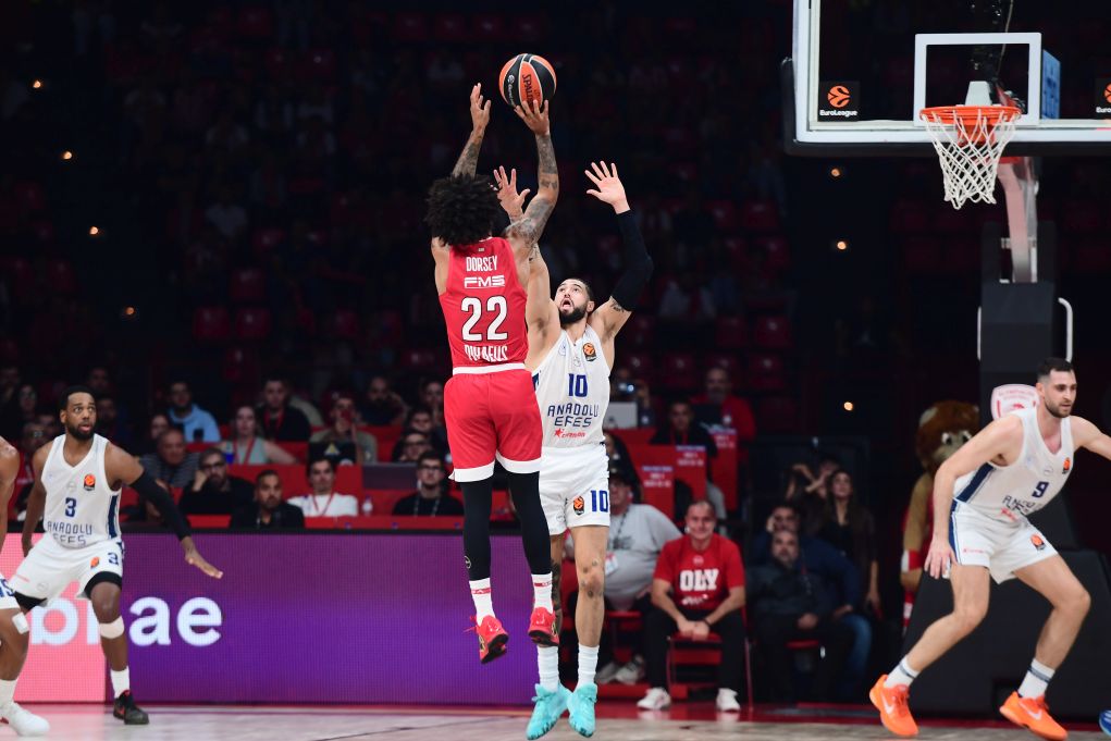 Euroleague: Η Εφές «άλωσε» με 82-78 το ΣΕΦ απέναντι στον Ολυμπιακό που «κλάταρε» από δυνάμεις