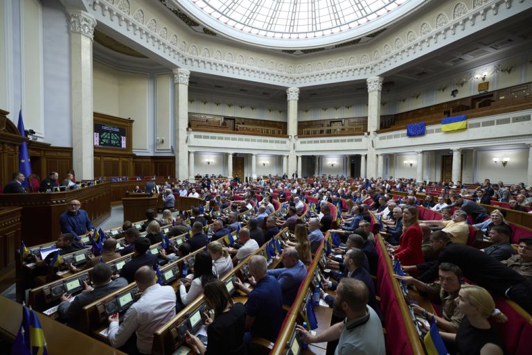 Σε επίπεδα ρεκόρ ανεβάζει το κοινοβούλιο της Ουκρανίας τις αμυντικές δαπάνες τροποποιώντας τον προϋπολογισμό του 2025