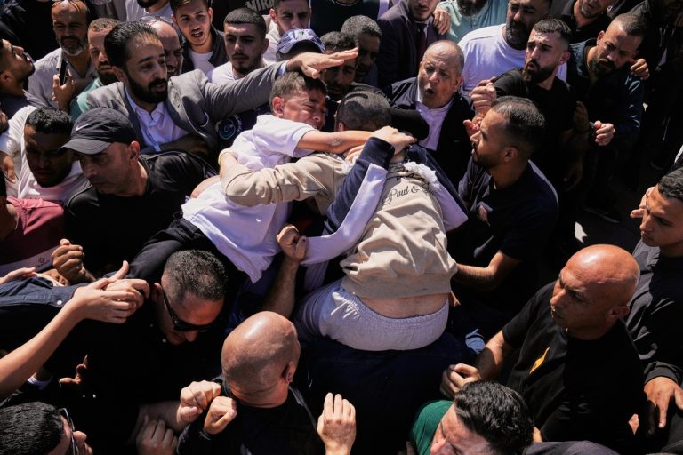 Παλαιστίνιος πρώην κρατούμενος: Νεκροταφείο για ζωντανούς η φυλακή στο Ισραήλ – «Με είχαν πείσει πως σκότωσαν την οικογένειά μου»