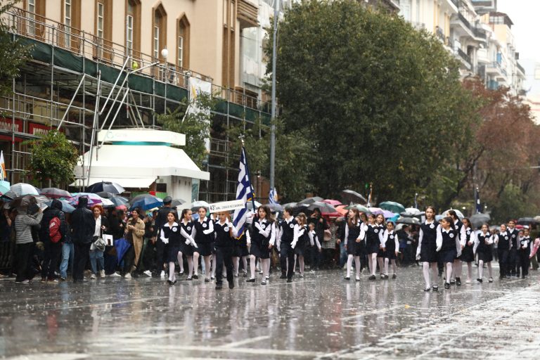 ΣΥΡΙΖΑ για αποκλεισμό μαθητή με αυτισμό από την παρέλαση: Η συμπερίληψη στον ευαίσθητο χώρο της εκπαίδευσης παραμένει κενό γράμμα