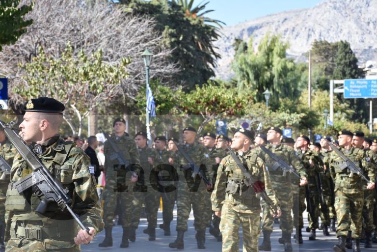 Χίος: Με παρέλαση τίμησε το “ΟΧΙ” κατά του φασισμού