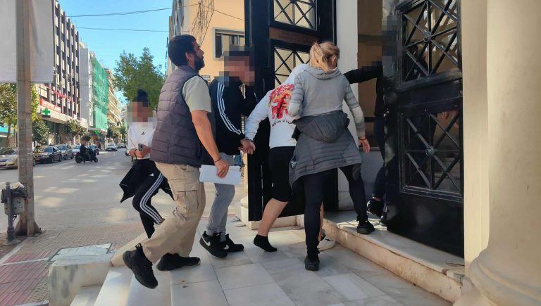 Ελεύθεροι οι δύο ανήλικοι για το οπαδικό επεισόδιο στην Πάτρα – Την Παρασκευή η απολογία του κατηγορούμενου για απόπειρα ανθρωποκτονίας 