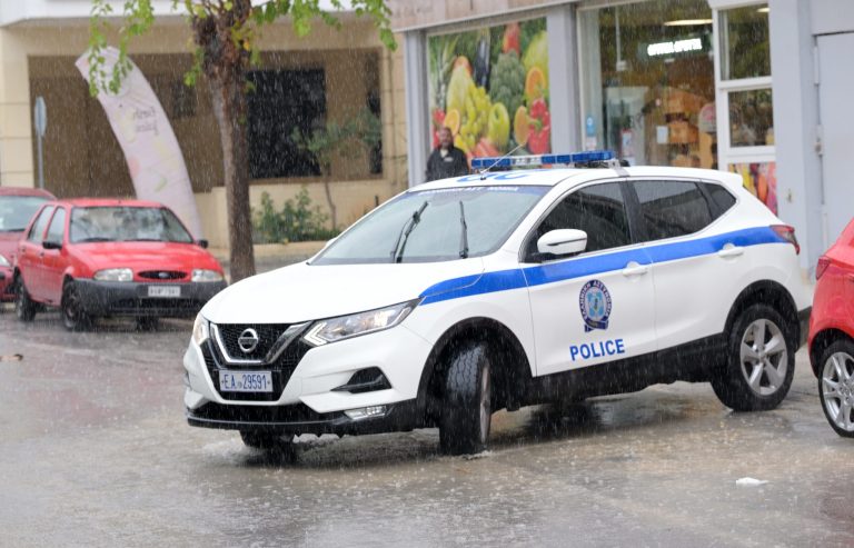 Μεθυσμένος οδηγός χωρίς άδεια έπεσε σε 13 αυτοκίνητα στη Φυλής
