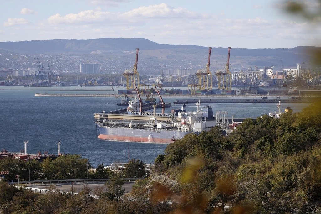 Ινδία: Δεν επιβεβαιώνει ούτε διαψεύδει τη δήλωση Τραμπ ότι θα πάψει να αγοράζει πετρέλαιο από τη Ρωσία