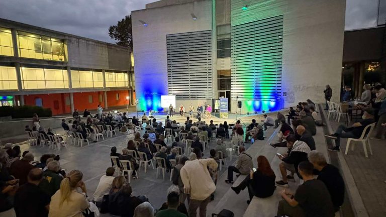 Θεσσαλονίκη: Ολοκληρώθηκε η ανοιχτή συνάντηση για το δημοψήφισμα- Συνεχίζεται η συλλογή υπογραφών για τη ΔΕΘ