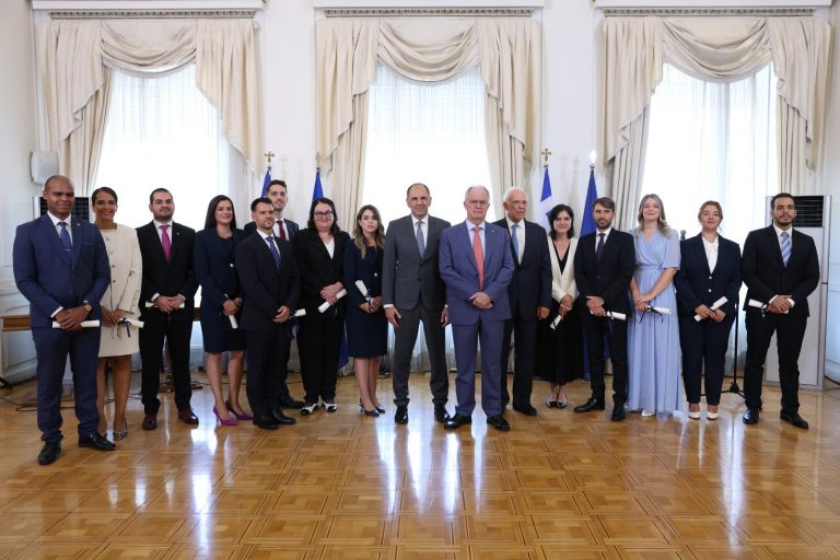 Ο Διευθυντής της Ελληνικής Διπλωματικής Ακαδημίας, Πρέσβυς Μιχάλης Διάμεσης στο ΕΡΤnews: “Κάθε Διπλωμάτης προσφέρει το δικό του λιθαράκι στις διεθνείς σχέσεις της χώρας”