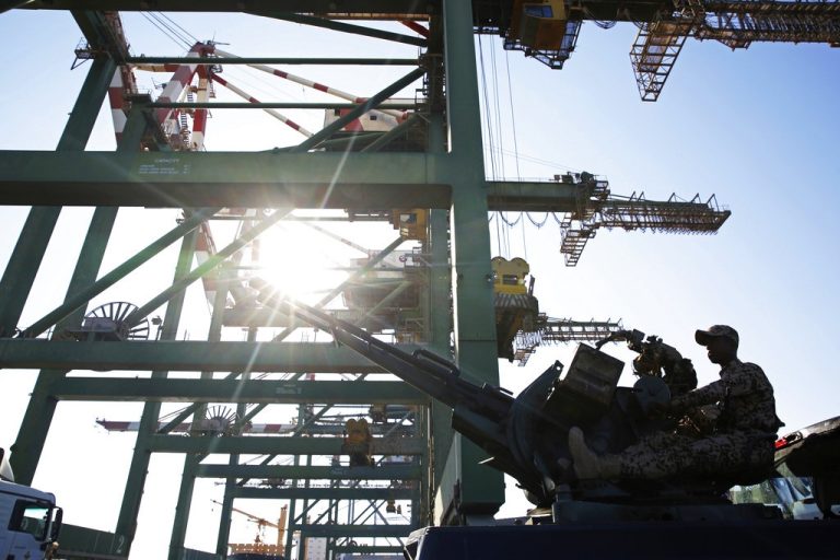 Υεμένη: Κατασχέθηκαν 58 εμπορευματοκιβώτια με ιρανικό στρατιωτικό εξοπλισμό που προοριζόταν για τους Χούθι