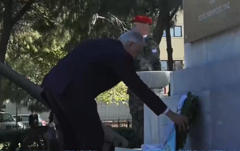 Κατάθεση στεφάνου από τον Πρόεδρο της Δημοκρατίας στο μνημείο του ΑΣΔΗΜ στη Θεσσαλονίκη