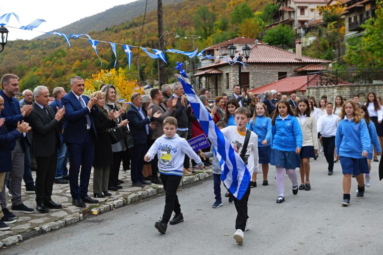 Στο Ανθηρό Καρδίτσας για την παρέλαση δύο μαθητών ο Δ. Κουρέτας