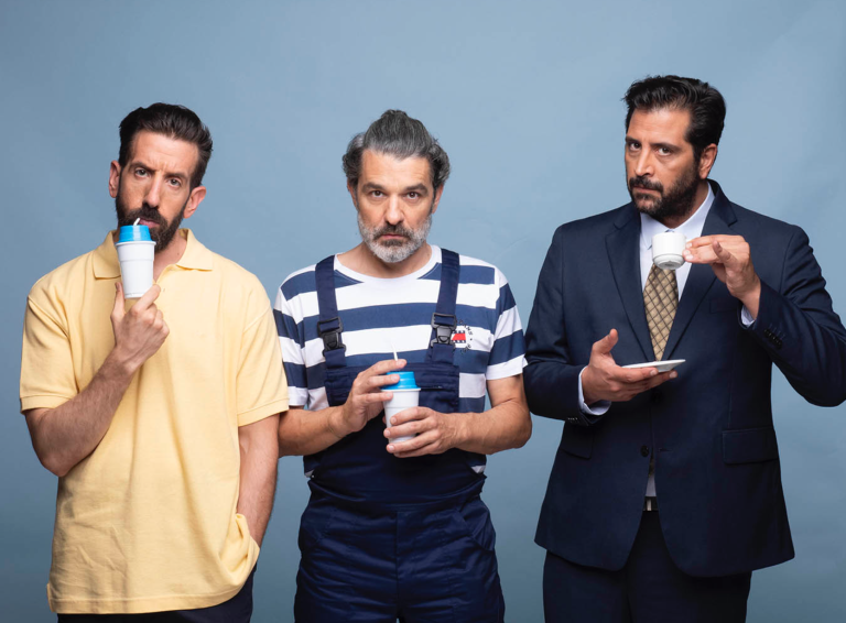 “Ας περιμένουν οι γυναίκες”: Μία κωμωδία για το οδοιπορικό τριών ανδρών με πολλά όνειρα και “απρόσμενες” αλήθειες