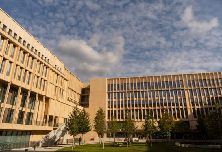 Η ελευθερία των ερευνητών απειλείται όλο και περισσότερο στη Γαλλία