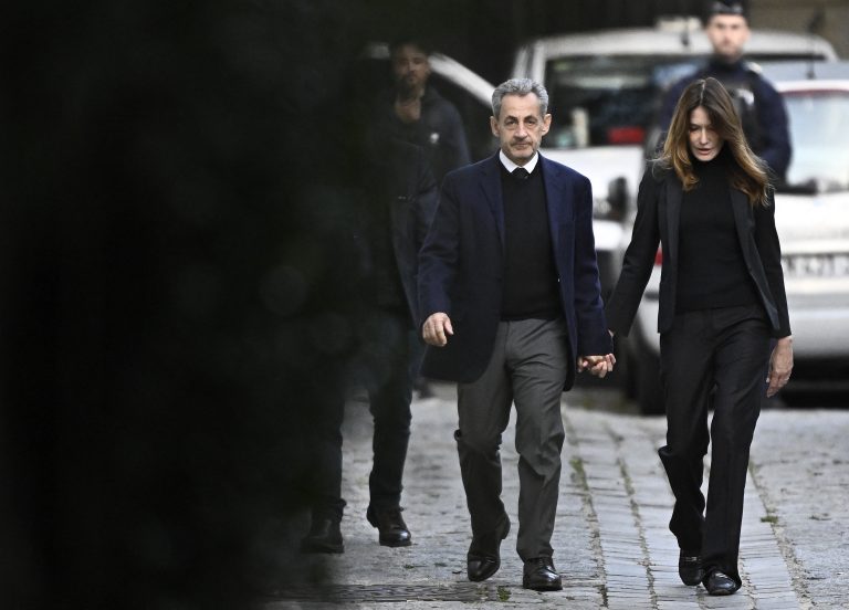 Μπήκε φυλακή και κατέθεσε αίτημα αποφυλάκισης ο Νικολά Σαρκοζί – «Καλώς ήρθες» του φώναζαν οι συγκρατούμενοι