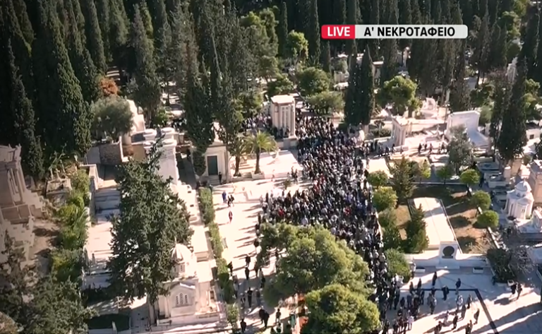 Η Ελλάδα αποχαιρέτησε τον Διονύση Σαββόπουλο