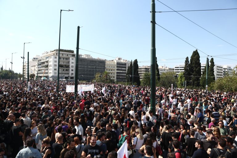 Απεργία ΓΣΕΕ – ΑΔΕΔΥ: Συλλαλητήρια στο κέντρο της Αθήνας – Πώς κινούνται τα μέσα μεταφοράς