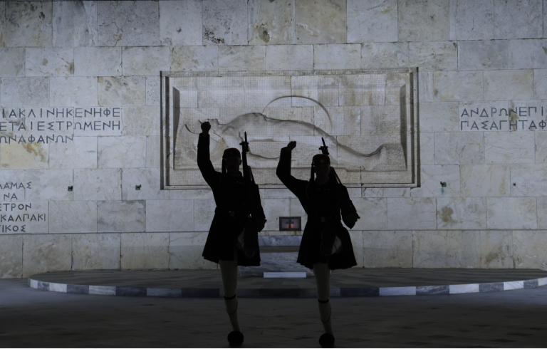 Άγνωστος Στρατιώτης: Πώς και πότε ελήφθη η απόφαση ανέγερσης – Η διαχρονική ιστορία του εθνικού μνημείου